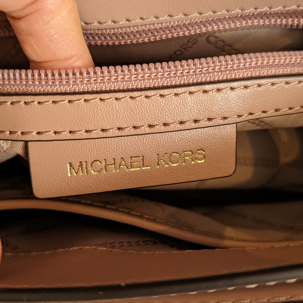 ❤️ SOLD ❤️ MK bundle - Picture 8 of 10